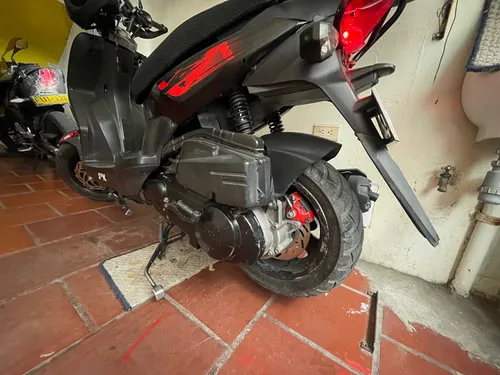 Sym Crox 150 R 2019, Color Negro/rojo, Maletero
