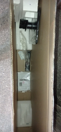 Imagen 2 de 7 de Televisor Tv Led Upstar 40 Full Hd Nuevo Pantalla Partida