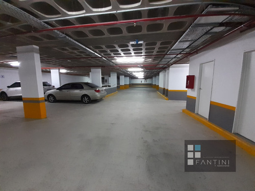 Casagrande // 1 Dorm // Cochera // Bº Jardín // Balcón // Piso Medio