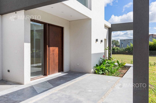 Imagen 10 de 30 de Casa En Venta A La Laguna En Canton Norte- Maroto Propiedades-