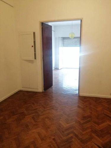 Venta Dos Ambientes C/balcón Sarmiento 2200 Balvanera