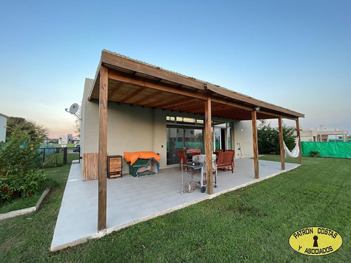 2848ro- Excelente Casa De Una Planta En Barrio El Trébol.