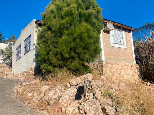 Imagen 1 de 8 de Casa En Venta De 2 Habitaciones C/ Cochera En Villa Parque Siquimán
