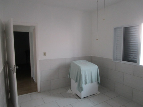 Excelente Casa, Isolada, Com Edícula, Espaço Para Piscina. Há 300 Metros Da Praia!
