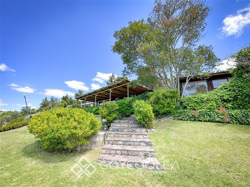 Casa En Venta De 9 Dorm. En Las Cabras