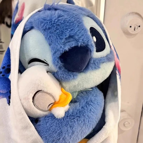 Stitch Peluche Abrazando A Un Pato Stitch
