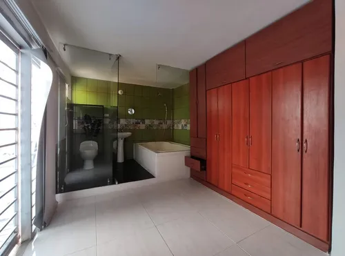 Casa En Arriendo En Prados Del Norte. Cod A24944