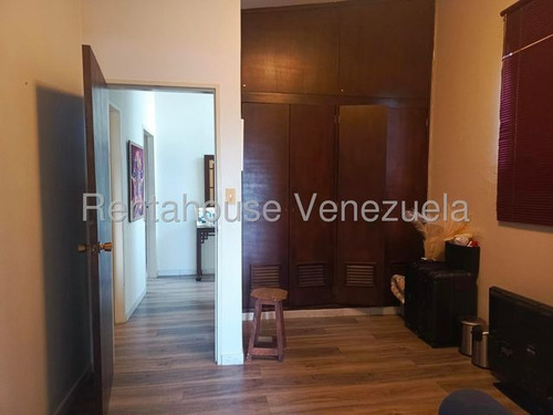 Casa Duplex En Venta Remodelada Con Espacio De Jardín Semi Amoblada Los Castores San Antonio De Los Altos Negociable