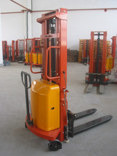 Apilador Semielectrico Equus 1500kg 3m