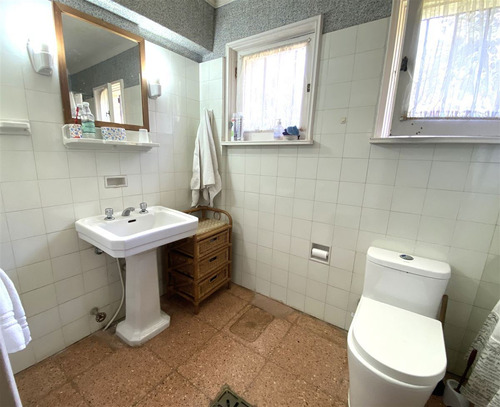 Casa En Venta De 6 Dorm. Frente A La Playa De Zapallar