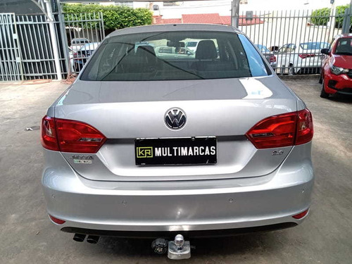 Imagem 6 de 14 de Volkswagen Jetta 2.0 Comfortline Flex 4p Aut 2011
