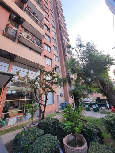 Departamento Con Patio A Dos Cuadras De Metro, Independencia
