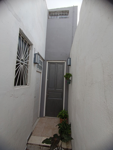 Dueño Vende Casa + Dos Apartamentos. Padrón Unico. Reducto