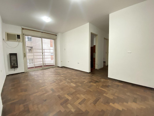 Departamento En El Centro En Venta De 1 Dormitorio Con Balcón Desocupado