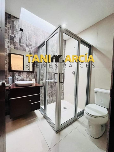 Vendo Casa Excelente Ubicación, Frente A Plaza Shangrila