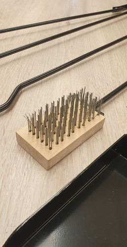 Kit Parrillero 4 Piezas Con Soporte De Pared Asador Completo