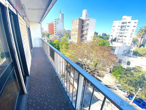 Venta Departamento 3 Dormitorios Y Servicio - Pocitos