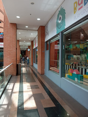 Local En Alquiler. Centro Comercial, Plaza Las Américas.