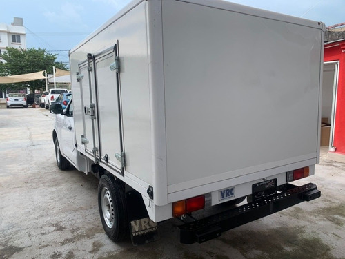 Imagen 4 de 15 de Nissan Np300 2019 2.5 Estacas, Chasis, Refrigerada