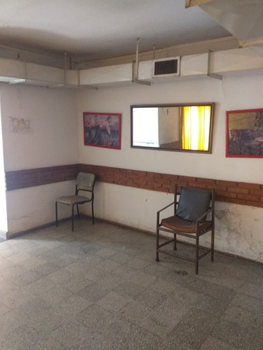 Imagen 17 de 27 de Venta En Castelar De Importante Edificacion.