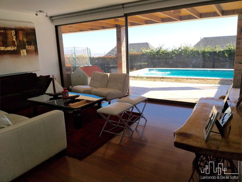 Imagen 3 de 30 de Como Nueva! En Condominio 5d+5b+estar +serv - Las Pircas