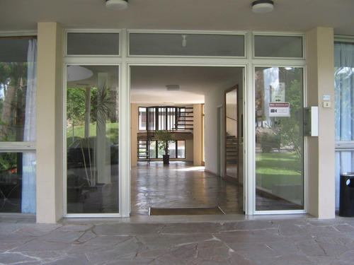 Imagen 6 de 14 de Venta De Apartamento En Complejo Arcobaleno/ Punta Del Este.