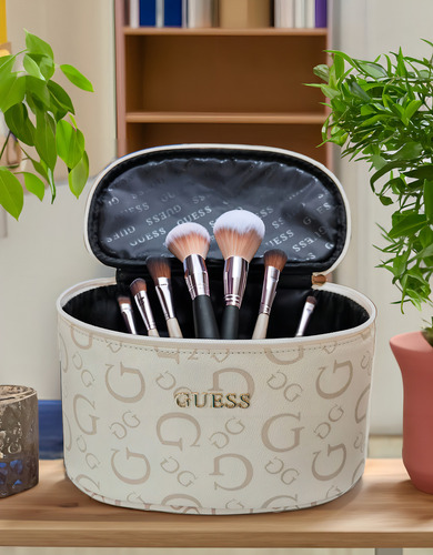 Cosmetiquera Guess Cassius Travel Blush Multi Color Rosa Claro Diseño De La Tela Mosaico