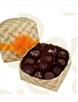 Imagen 3 de 4 de Caja De Palma Con 15 Chocolates Rellenos De Sabores Oaxaqueñ