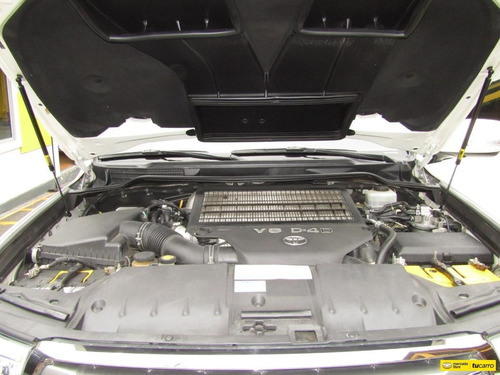 Toyota Land Cruiser 200 4.5 Imperial