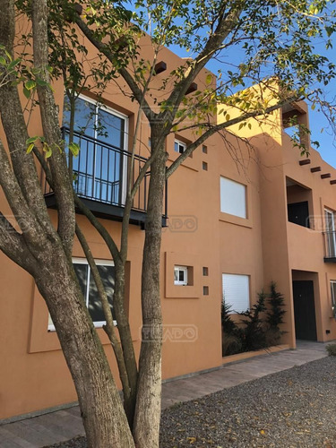 Departamento Duplex  En Venta Ubicado En Luján, Luján