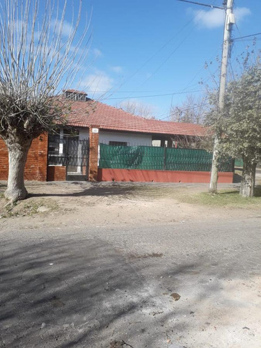 Casa En Alquiler - 2 Dormitorios 1 Baño - 90mts2- Manuel B Gonnet