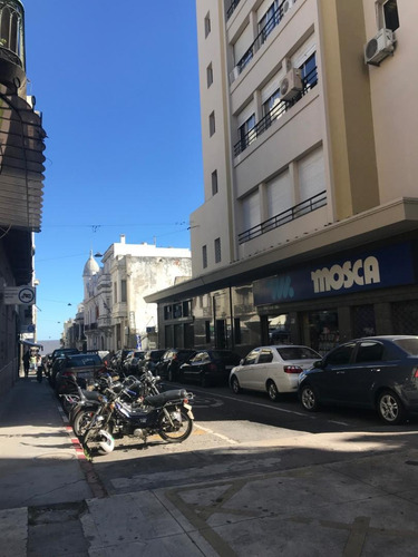 Peatonal Sarandi Entre Treinta Y Tres Y Misiones