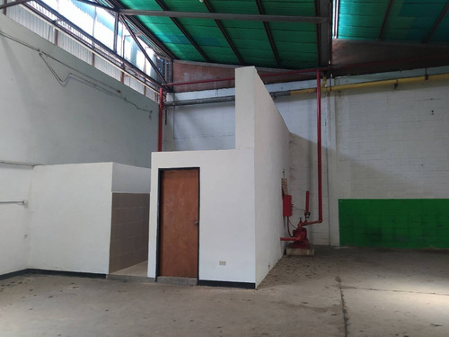 Imagen 5 de 11 de Johanna Castillo Alquila 04145951217 Galpon En La Zona Industrial