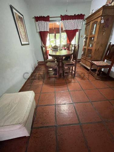 Venta Casa 5 Ambientes - Padua Centro - Con Parque Y Pileta