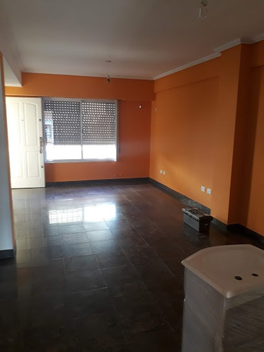 Imagen 6 de 13 de Departamento De 3 Amb Con Cochera Presidente Peron 900
