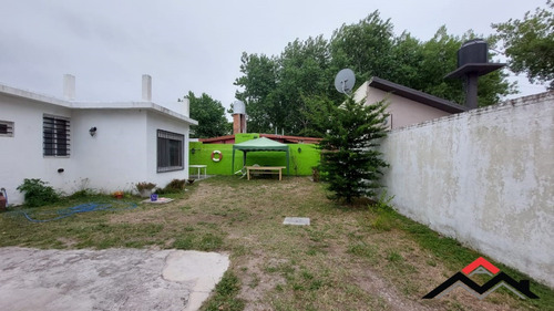 Calle 4 Nº 6827- Venta En Block + Con Fondo De Comercio Ferreteria En Actividad