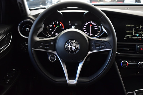 Imagen 9 de 19 de Alfa Romeo Giulia 2.0 200cv 200 Distinctive 2019 - Car Cash