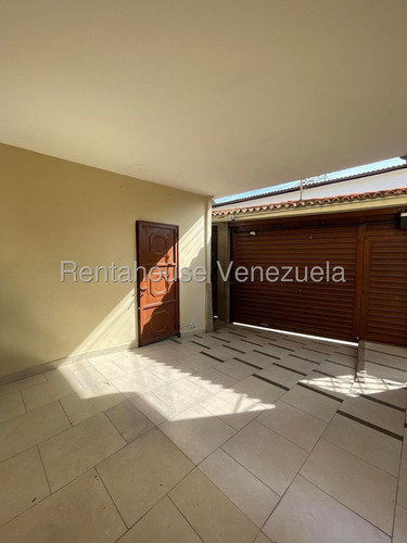 Casa En Alquiler Amoblada Bien Ubicada Con Agua Constante Seguridad 3 Habitaciones 3 Baños Lista Para Mudarse Nela 25-14786