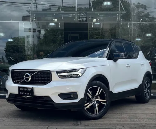 Volvo XC40 2.0 T4 R-DESIGN