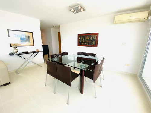 Apartamento En Venta De 3 Dormitorios En Seasons Tower, Punta Del Este.