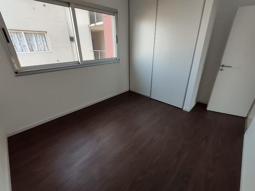Imagen 4 de 13 de Departamento En Venta, Moreno 754 (5°a), Belén De Escobar