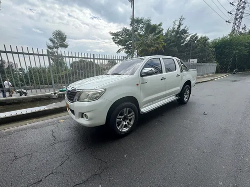 Toyota Hilux Hilux Disel 4x2 doble cabina full motor 2500