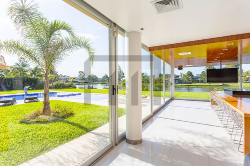 Imagen 13 de 30 de Imponente Casa Premiun A La Venta En Barrio Terralagos.