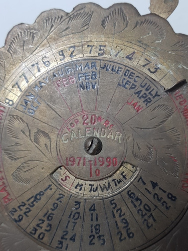 Imagen 3 de 6 de Antiguo Calendario Perpetuo Public Escrit Bronce Mag 58238