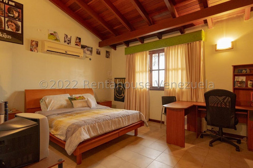 Exclusiva Casa En Venta Ubicada En Los Naranjos Del Cafetal 25-17320