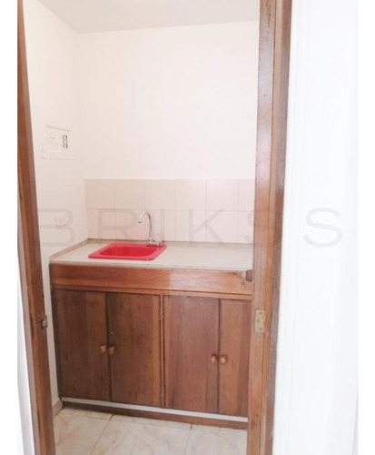 Oficina En Venta En Lago Gaitán. Cod V5149