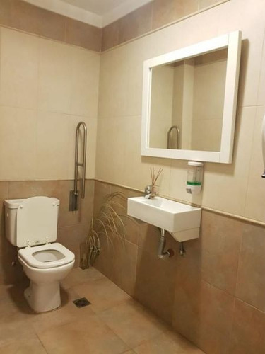 Salon De Fiestas Con Equipamiento En Liniers