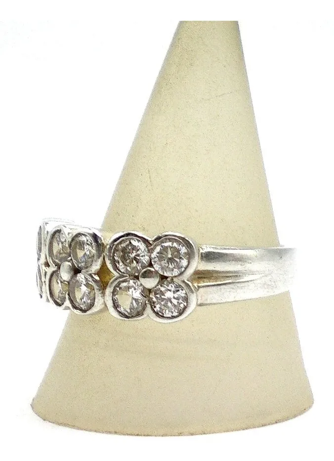 Anillo De Plata 925 Y Zafiros Blancos Tres Rosetas