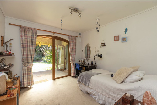 Casa Chilena Venta De 6 Dorm., 5.200mts2, Piscina, En Colina