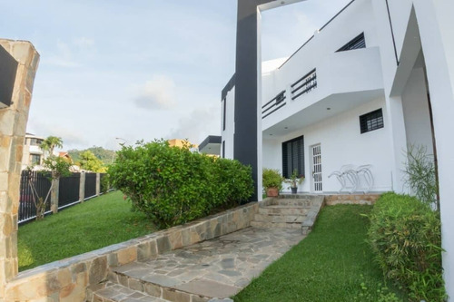 Imagen 25 de 30 de Liliana Martinez Remax Vende Casa En La Urbanizacion Altos De Guataparo Cd 10185